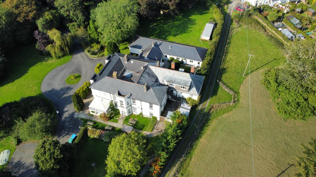 Lot: 11 - FORMER TWENTY-SIX BEDROOM CARE HOME - Birds-eye-view of the property